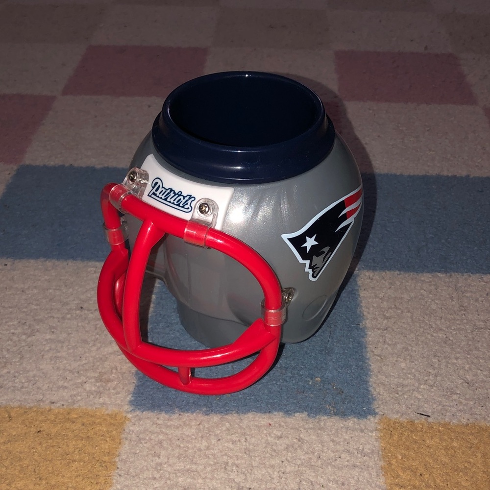 🛍️ New England Patriots Helmet Mug